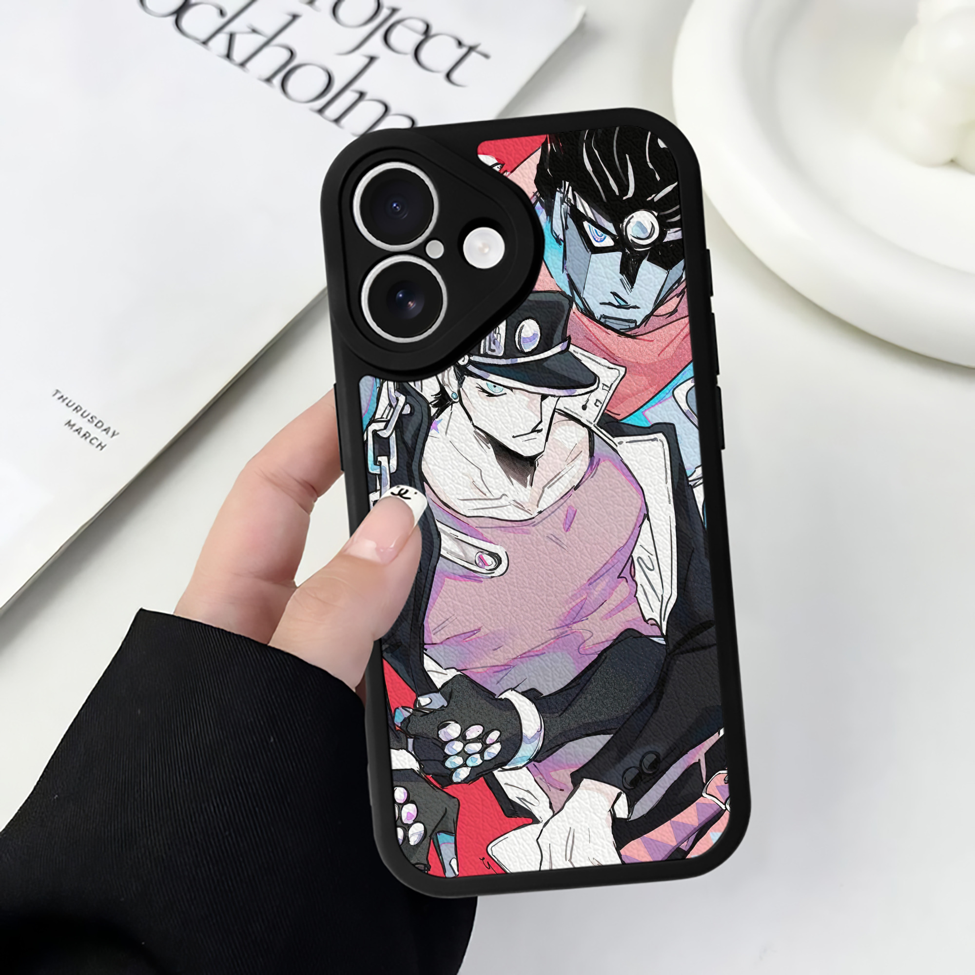 （画像用） ジョジョの奇妙な冒険 JoJo's Bizarre Adventure 【iPhone 16シリーズ対応】シリコンスマホケース（レザー調） 材質：シリコン